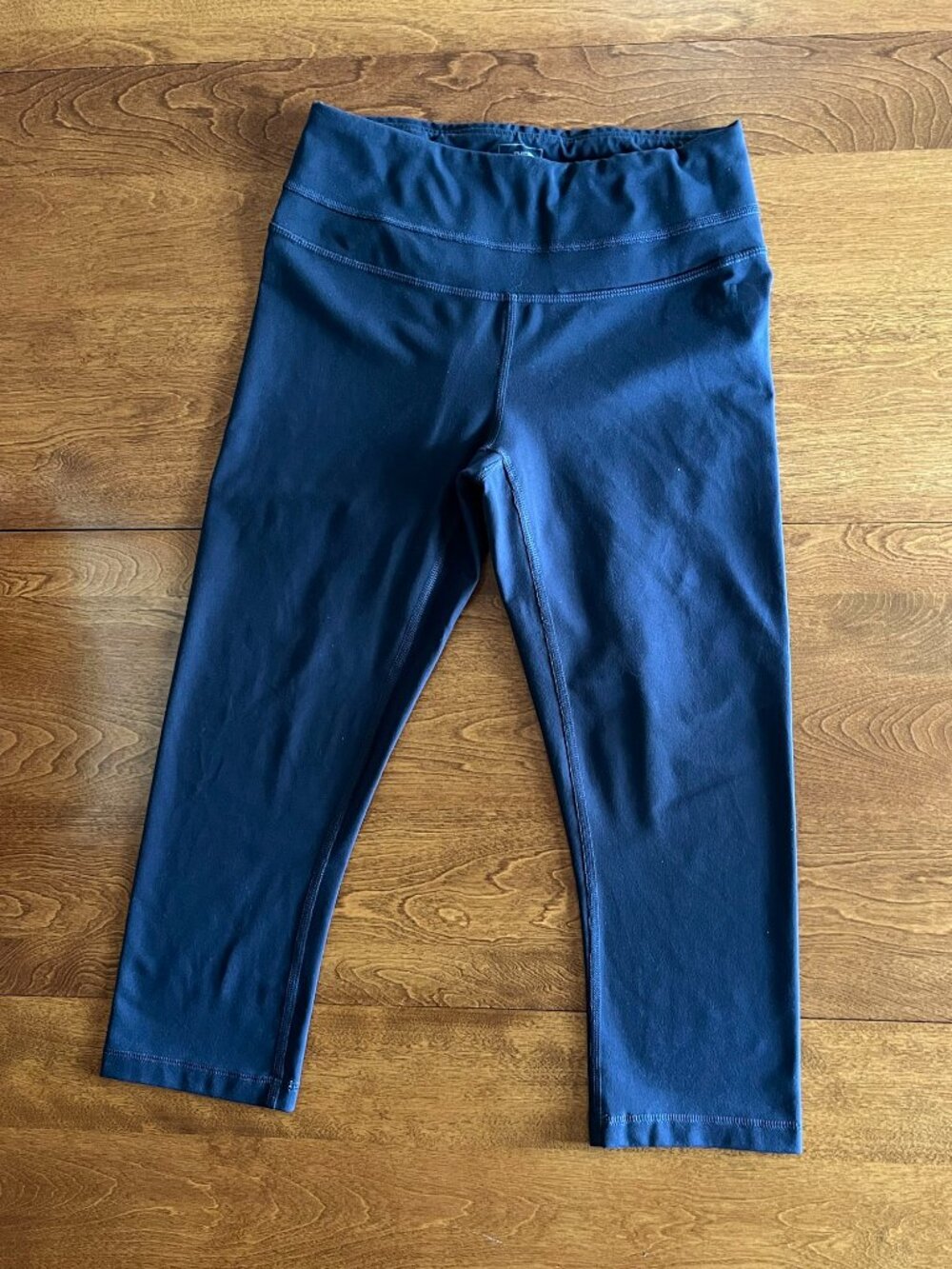 The North Face navy capri athletic leggings S